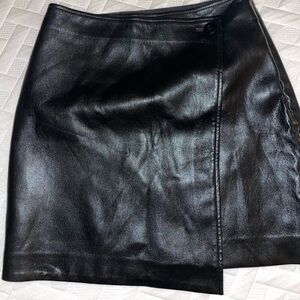 Aritizia Babaton faux leather mini skirt